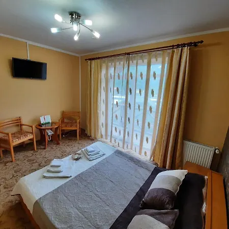 Tsvit Paporoti 2* Jaremtsje