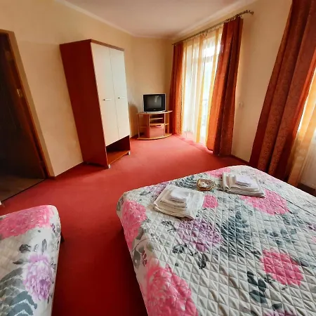 Hotel Tsvit Paporoti 2*